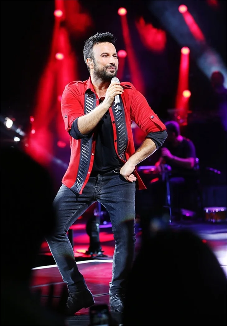 Tarkan'dan eşine yüzük ve cip jesti!