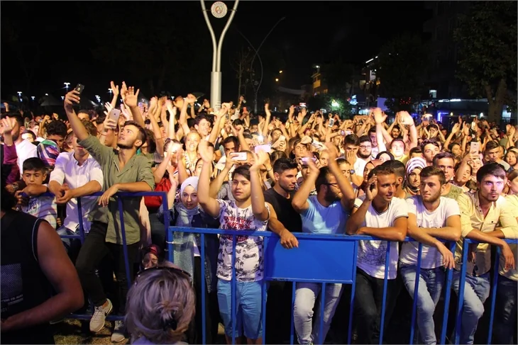 Tuğba Yurt sahneyi terk etti!
