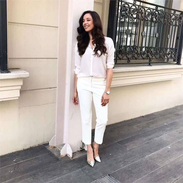 Azra Akın'ı düğün heyecanı sardı!