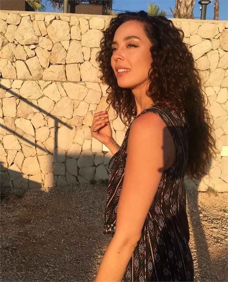 Azra Akın'ı düğün heyecanı sardı!