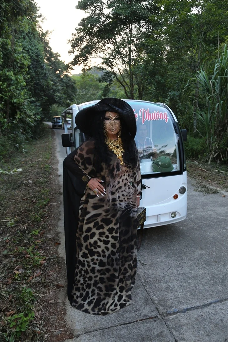 Diva'nın altın yüz pençesi!