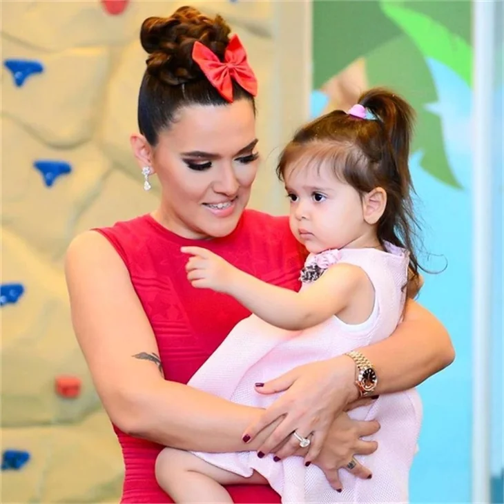 Demet Akalın hamile mi? Kafaları karıştıran yorum...