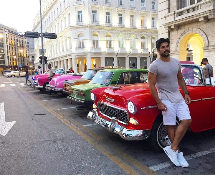 Fahriye Evcen ve Burak Özçivit, Küba'da balayında!