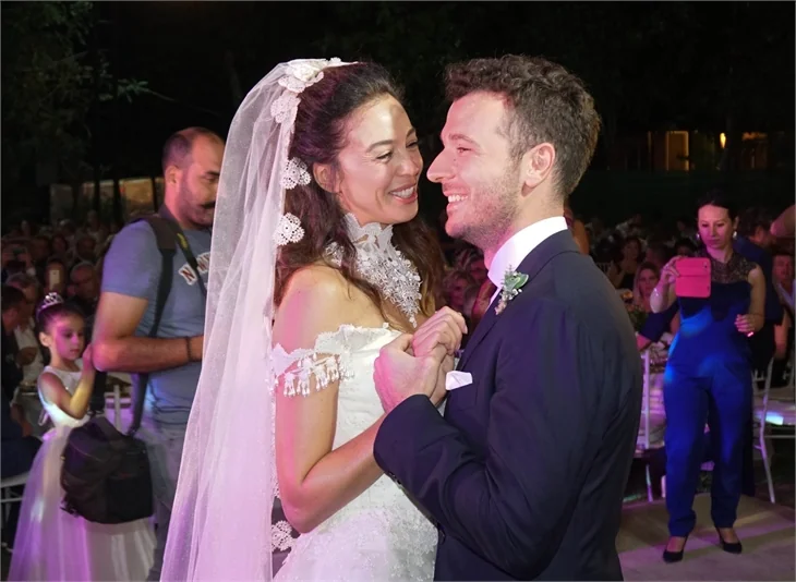 Azra Akın, Trakya usulü düğünle dünya evine girdi!