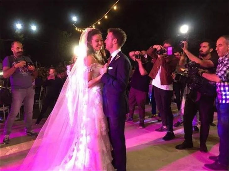 Azra Akın, Trakya usulü düğünle dünya evine girdi!