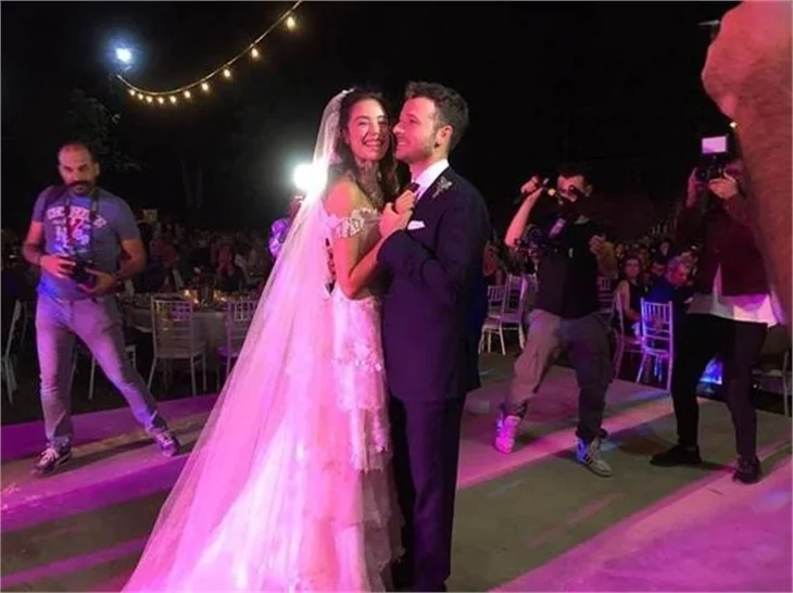 Azra Akın, Trakya usulü düğünle dünya evine girdi!