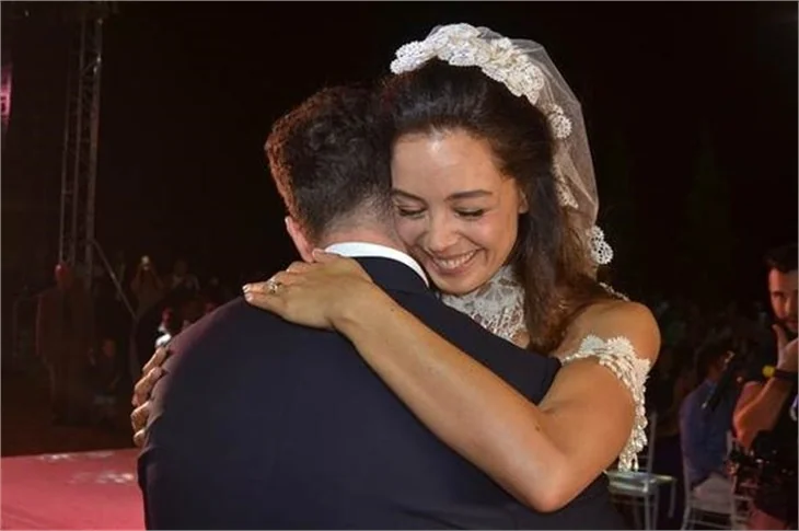 Azra Akın, Trakya usulü düğünle dünya evine girdi!