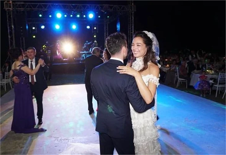 Azra Akın, Trakya usulü düğünle dünya evine girdi!