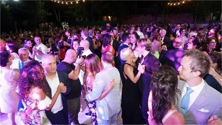 Azra Akın, Trakya usulü düğünle dünya evine girdi!