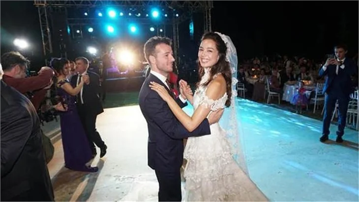 Azra Akın, Trakya usulü düğünle dünya evine girdi!
