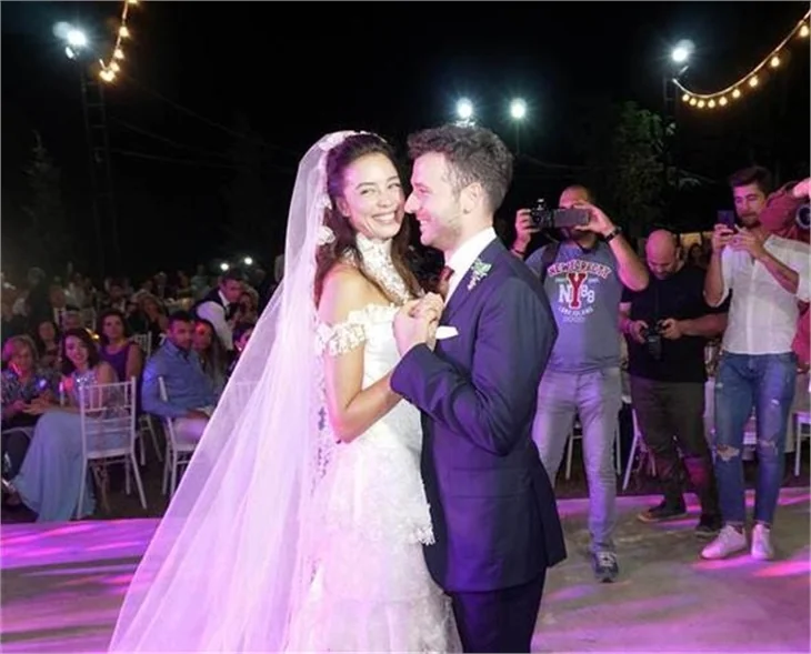 Azra Akın, Trakya usulü düğünle dünya evine girdi!