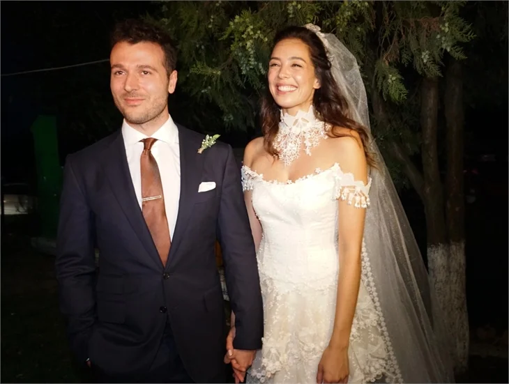 Azra Akın, Trakya usulü düğünle dünya evine girdi!