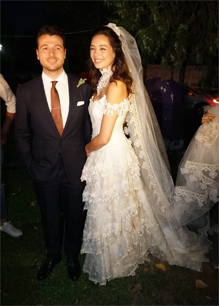 Azra Akın, Trakya usulü düğünle dünya evine girdi!
