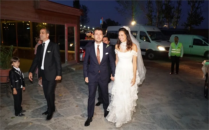 Azra Akın, Trakya usulü düğünle dünya evine girdi!