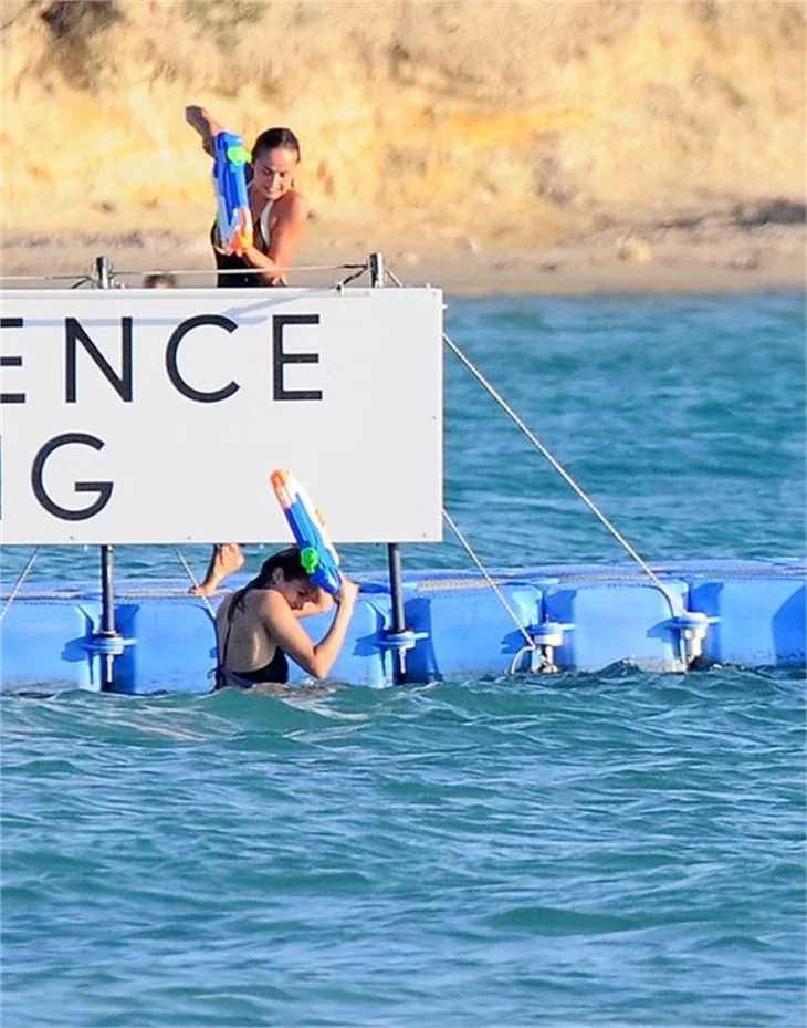 Kız kıza tatil!