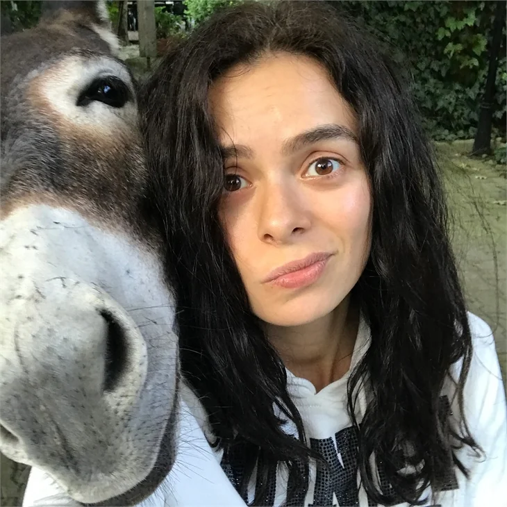Özge Özpirinçci: Zilli çok komiksin!