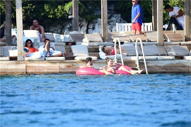 Kelly Brook, Bodrum'da çocuklar gibi eğlendi!