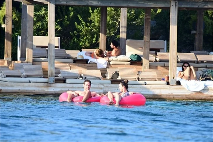 Kelly Brook, Bodrum'da çocuklar gibi eğlendi!