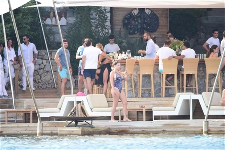 Kelly Brook, Bodrum'da çocuklar gibi eğlendi!