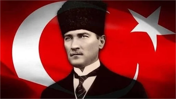 Ünlülerin 30 Ağustos mesajları!