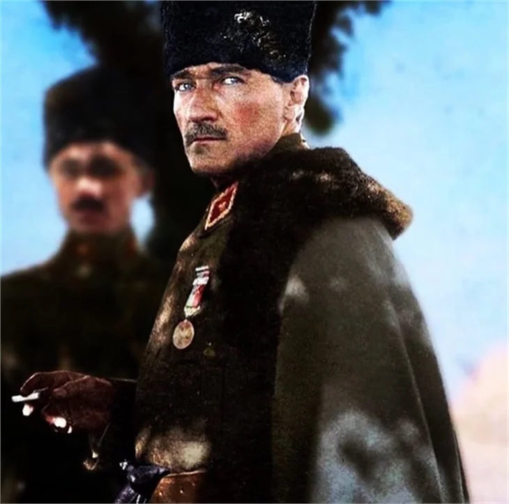 Ünlülerin 30 Ağustos mesajları!