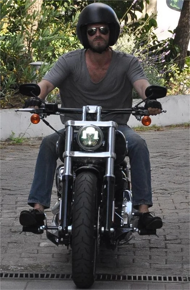 Kıvanç Tatlıtuğ'a motosiklet yasağı!
