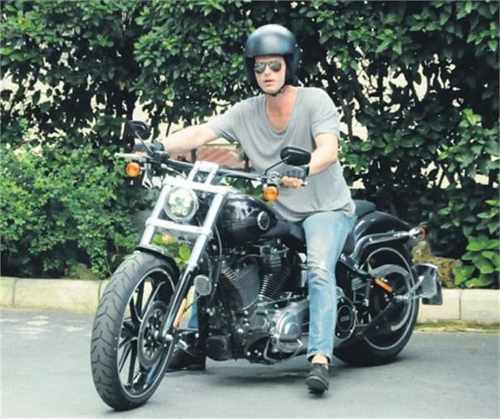 Kıvanç Tatlıtuğ'a motosiklet yasağı!