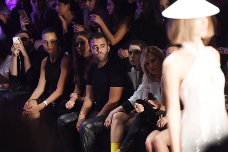 Fashion Week İstanbul'da Özgür Masur defilesi!