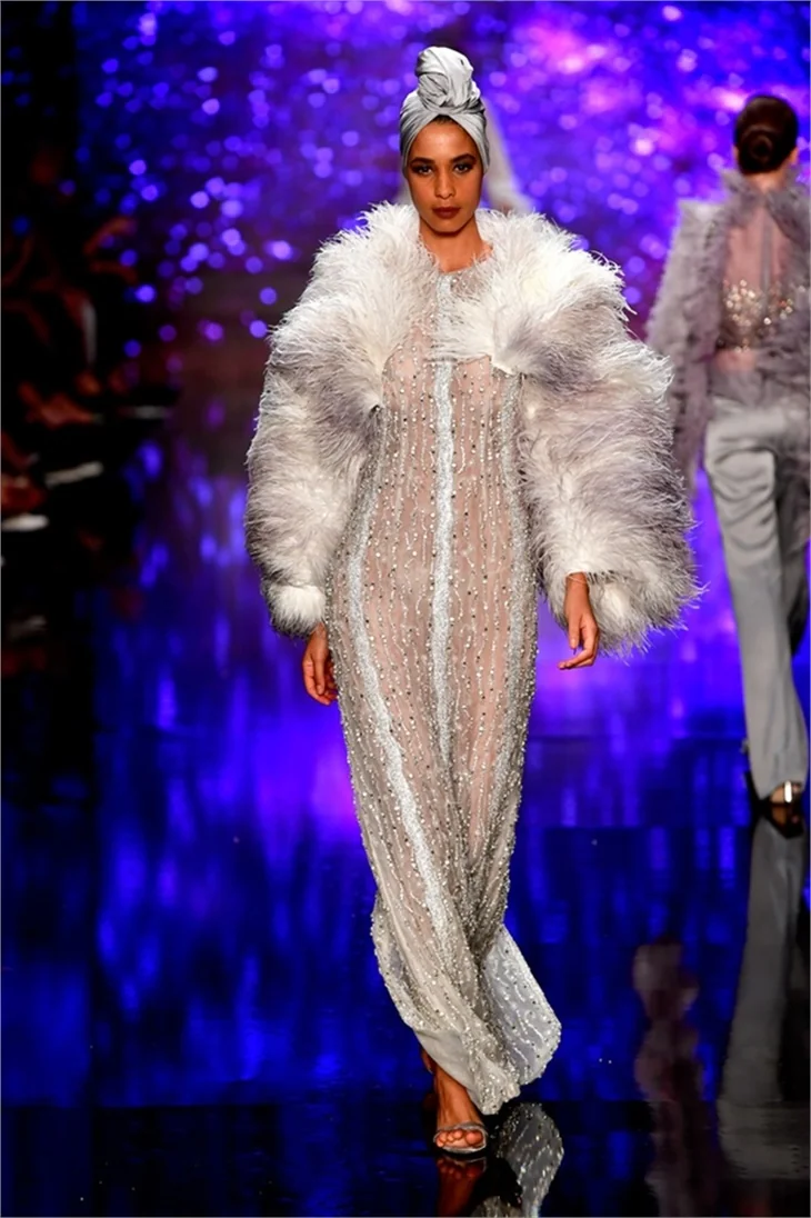 Fashion Week İstanbul'da Özgür Masur defilesi!