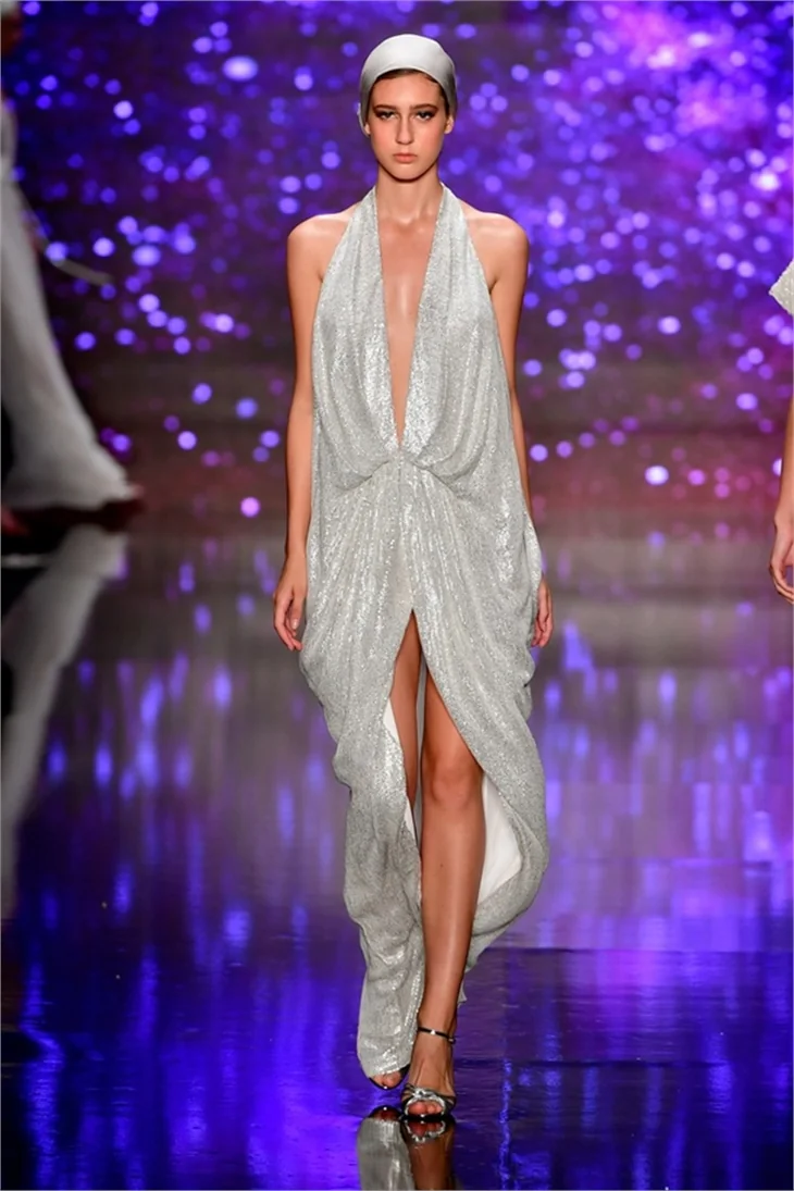 Fashion Week İstanbul'da Özgür Masur defilesi!
