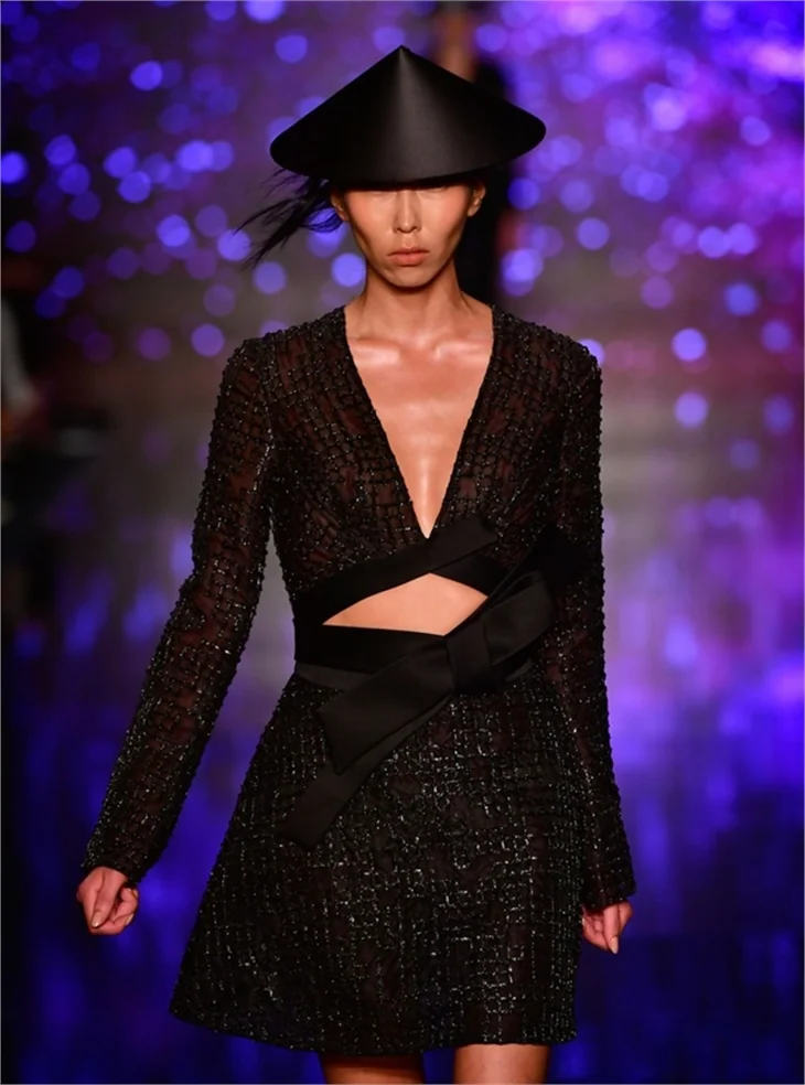 Fashion Week İstanbul'da Özgür Masur defilesi!