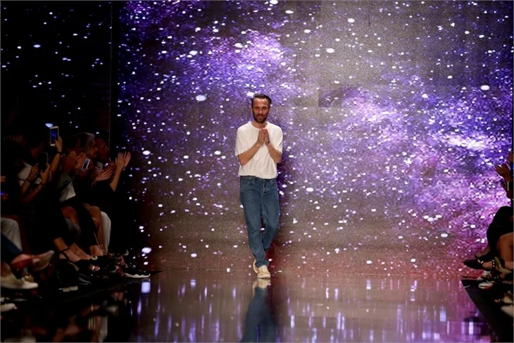 Fashion Week İstanbul'da Özgür Masur defilesi!