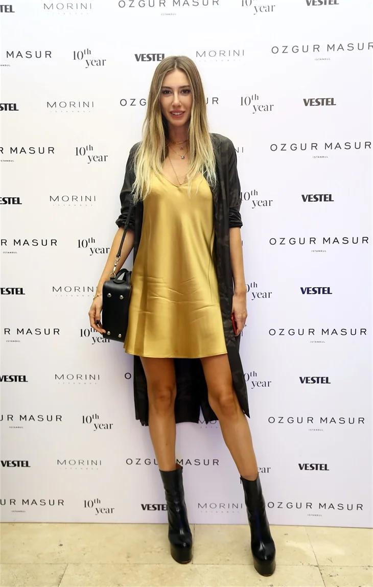 Fashion Week İstanbul'da Özgür Masur defilesi!