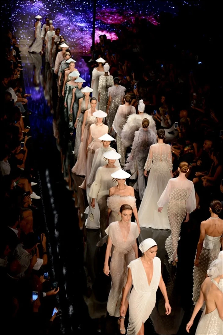 Fashion Week İstanbul'da Özgür Masur defilesi!