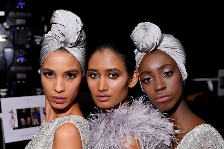 Fashion Week İstanbul'da Özgür Masur defilesi!