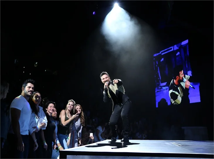 Ünlü isimler Tarkan konserine akın etti!