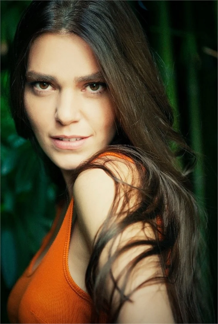 Aslı Enver garsonluk yaptı!