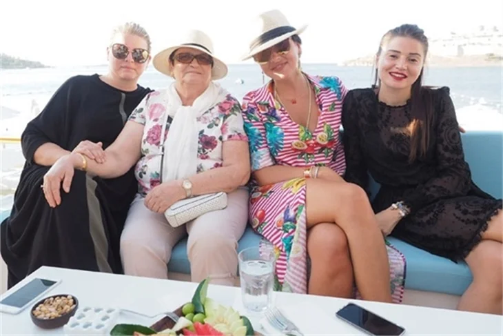 Hadise'ye anne uyarısı!