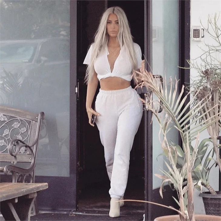 Kim Kardashian tarzını konuşturdu!