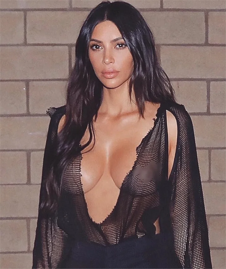 Kim Kardashian tarzını konuşturdu!