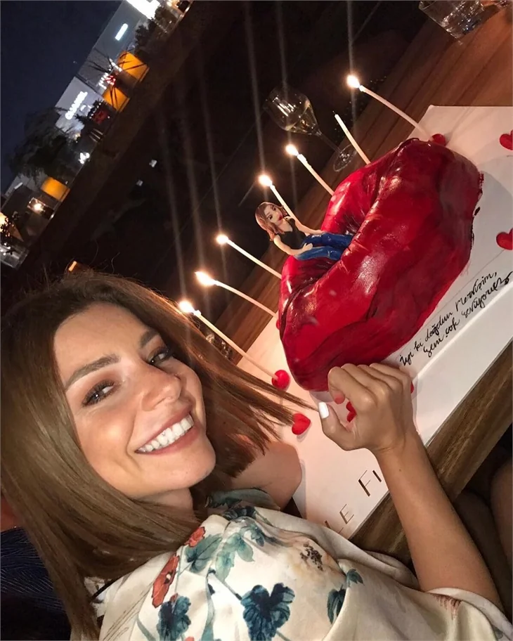 Merve Boluğur'un Fransa tatili!