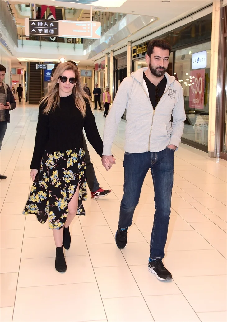 Sinem Kobal, 'Gecelerin Ötesi' dizisiyle ekranlara dönüyor!