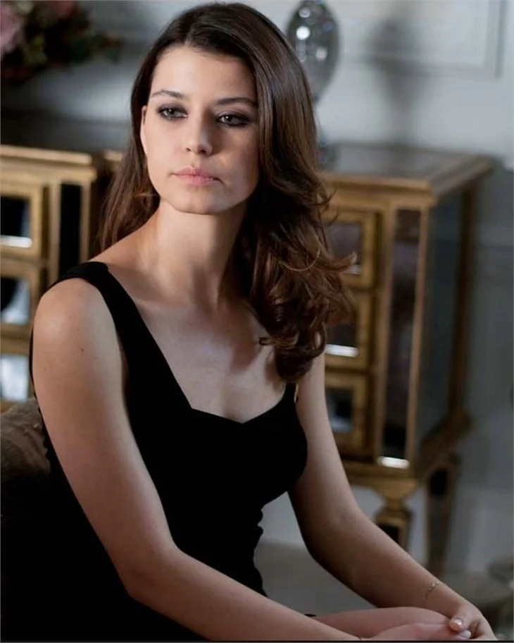 Beren Saat'in yeni projesi ne?
