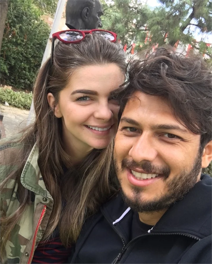 Bedri Güntay'dan eşi Pelin Karahan'a romantik kutlama!