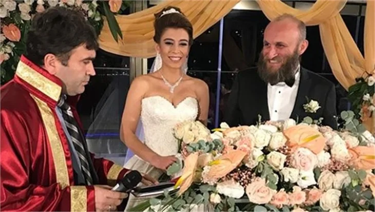 Çetin Altay ve Gamze Kaçmaz evlendi!