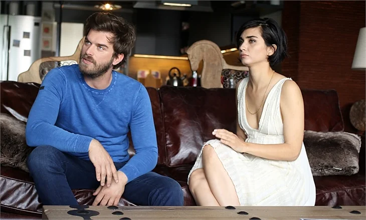 Tuba Büyüküstün ve Kıvanç Tatlıtuğ'a 'en çok yakışan çift' ödülü