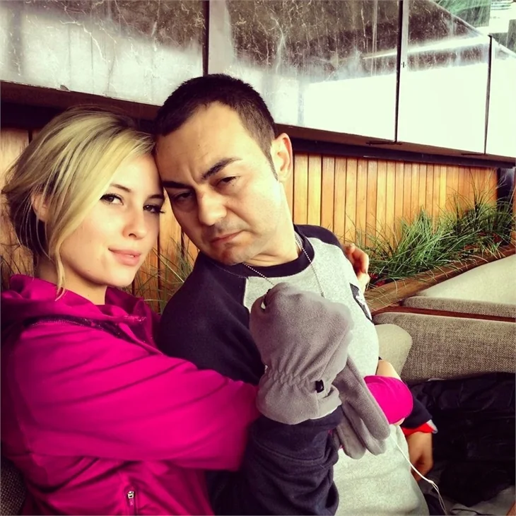 Serdar Ortaç ile Chloe Loughnan birbirini sildi!