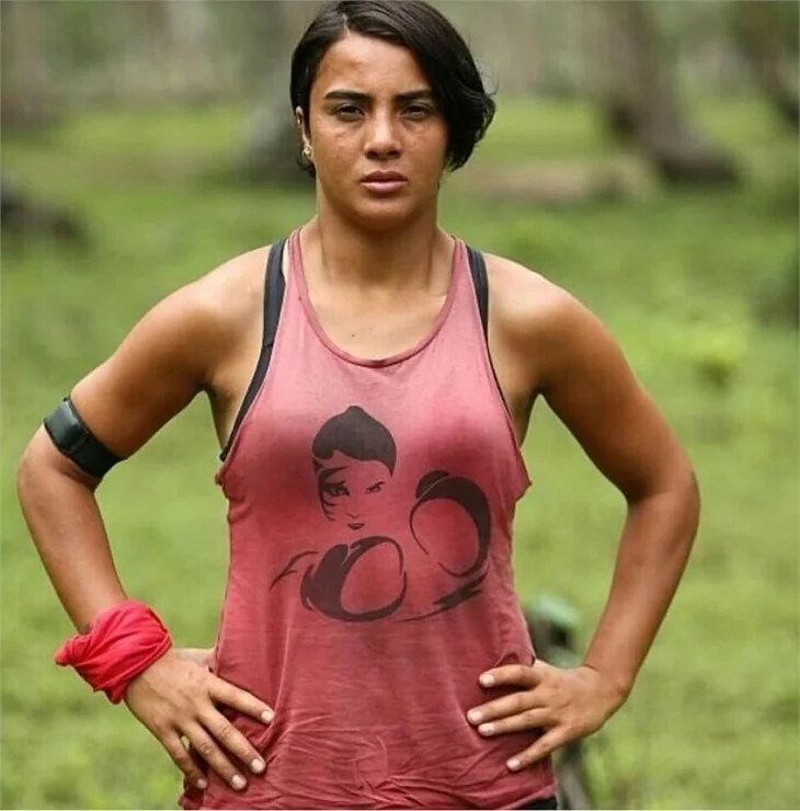 Survivor Sabriye Şengül'den sosyal medyayı sallayan 'mini etek'li pozlar!