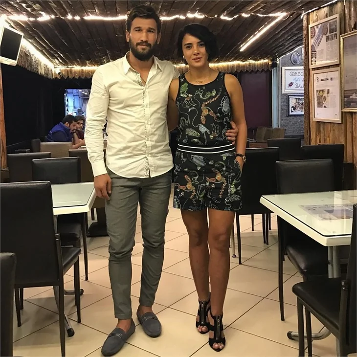 Survivor Sabriye Şengül'den sosyal medyayı sallayan 'mini etek'li pozlar!