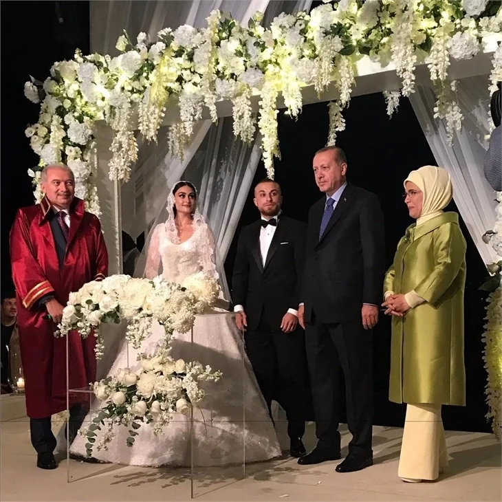 Gökhan Töre ve Esra Bilgiç evlendi!